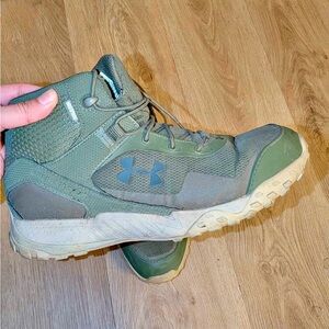 Under Armour Olive Green Outdoor Boots - 9.5 - SHIPS FAST!